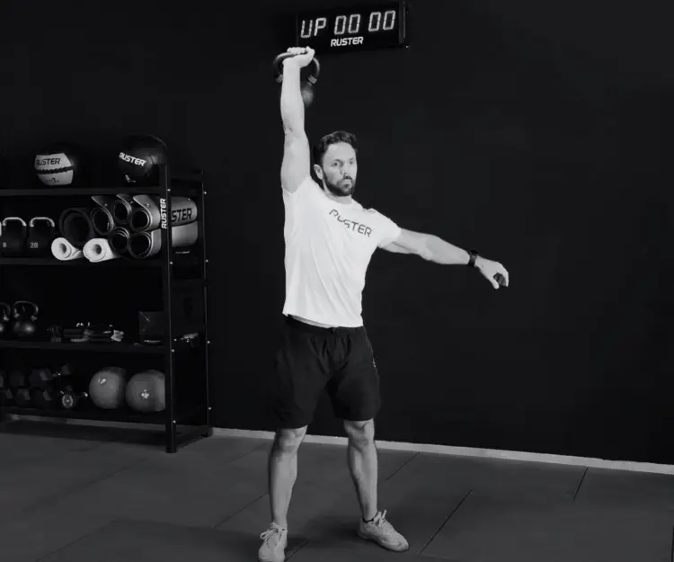 ¿Por qué el Clean and Jerk con kettlebell es una buena opción?