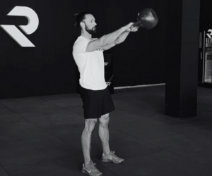 Kettlebell Swing: El rey de los ejercicios con pesas rusas