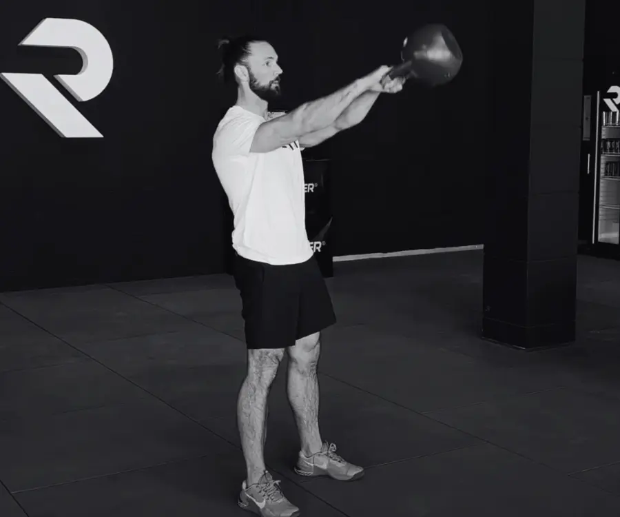 Kettlebell Swing: El rey de los ejercicios con pesas rusas