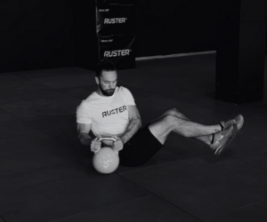 Abdominales con Kettlebell. Ejercicios, beneficios, errores y más