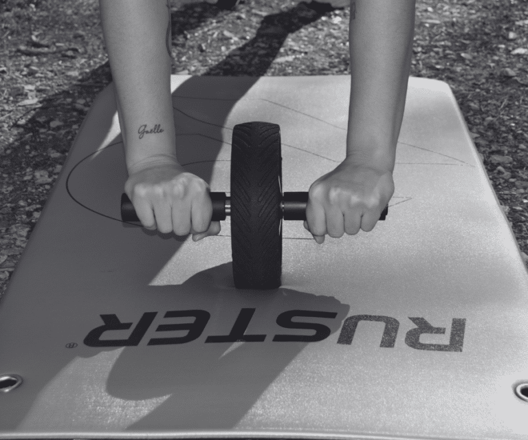 ¿Qué beneficios tiene entrenar con rueda abdominal? | Blog Ruster Fitness